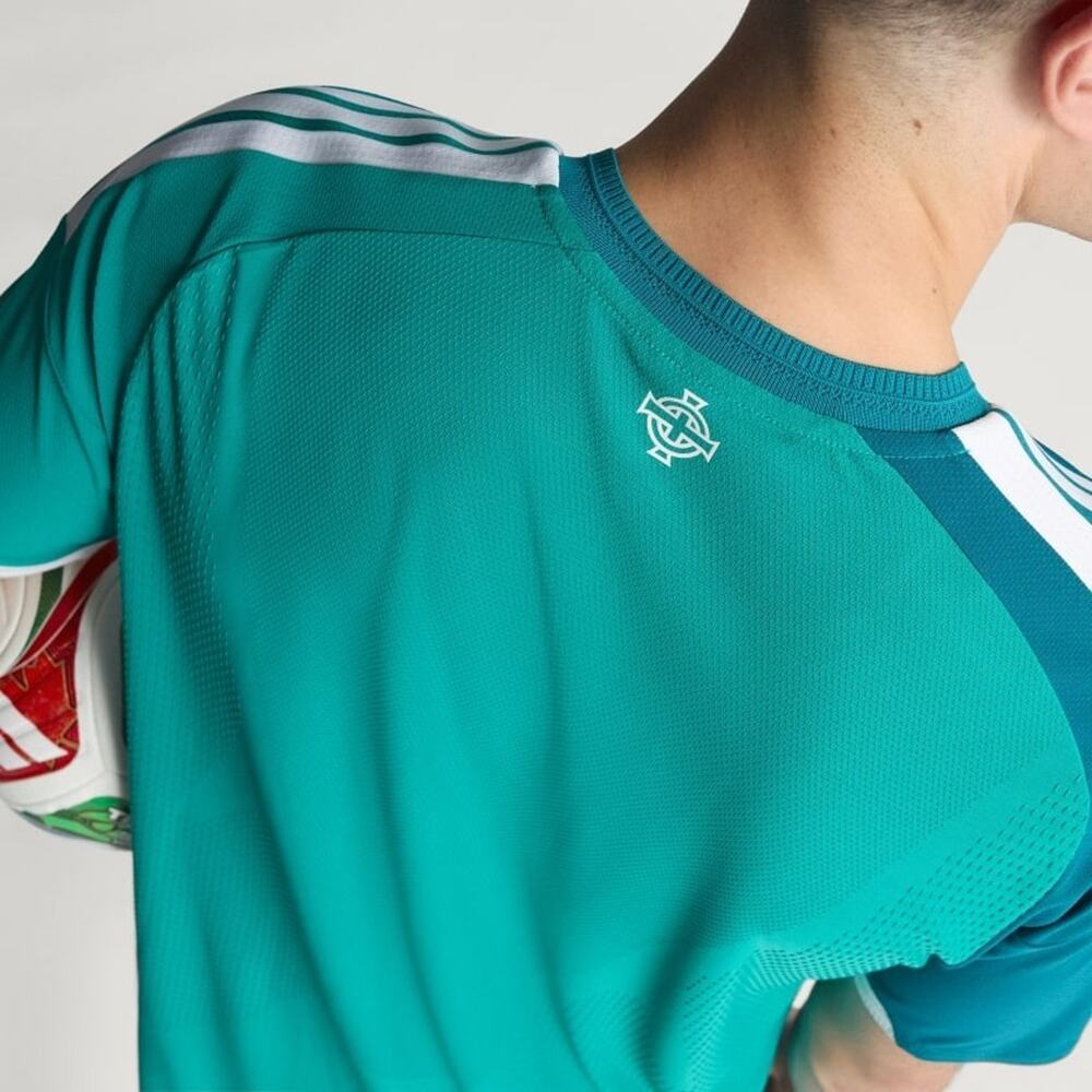 NWT adidas Northern Ireland 2026 Authentic Home Jersey Men L Green Soccer Slim - Picture 13 of 15